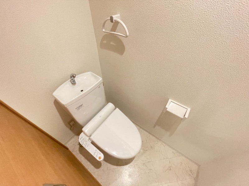 トイレ　同物件別部屋イメージ