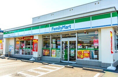 コンビニ　ファミリーマート月寒東5条店（コンビニ）まで222m