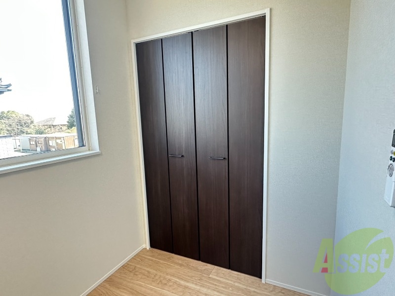 収納　洋室のクローゼット。広さは十分そうです。