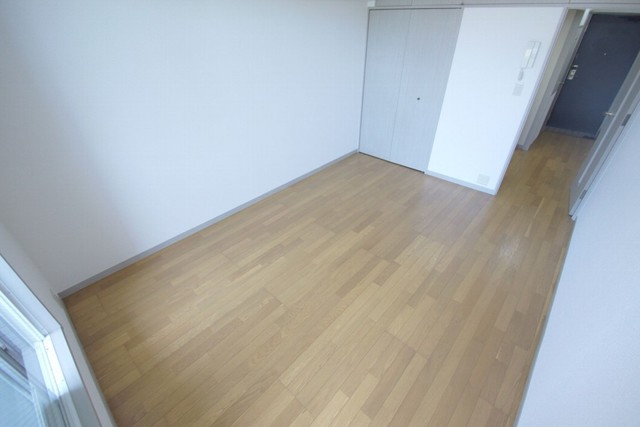 居室・リビング　【洋室】洋室＊バルコニー側から