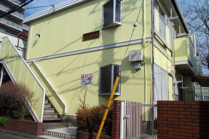 建物外観　南にベランダ