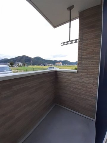 バルコニー　お洗濯にも便利なバルコニー付き