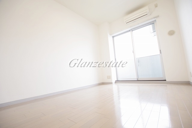 居室・リビング　☆陽の差し込む明るいリビング☆