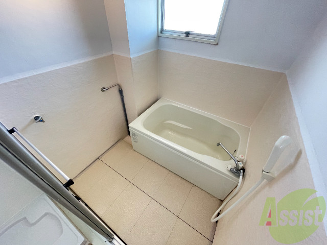 バス・シャワールーム　窓のあるお風呂でリラックス！