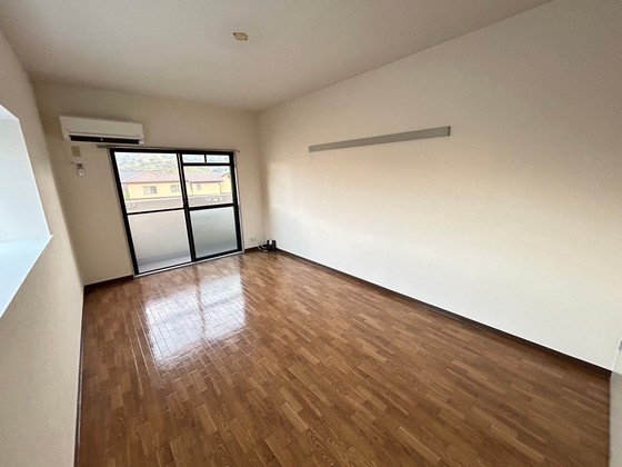 居室・リビング　※別号室の写真です