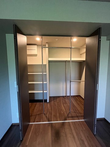 収納　大容量のウォークインクローゼット。