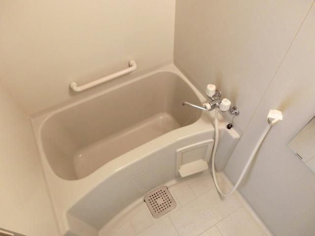 バス・シャワールーム　浴室乾燥機付きのバスルーム