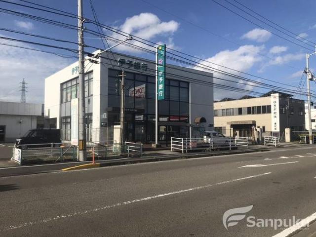 銀行　伊予銀行高岡支店（銀行）まで697m