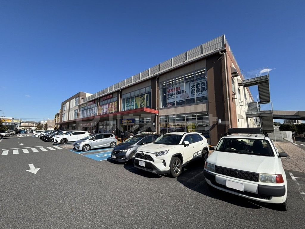 スーパー　ロピアアクロスプラザ流山店（スーパー）まで440m