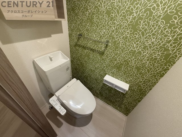 トイレ　温水洗浄便座付きのトイレです♪