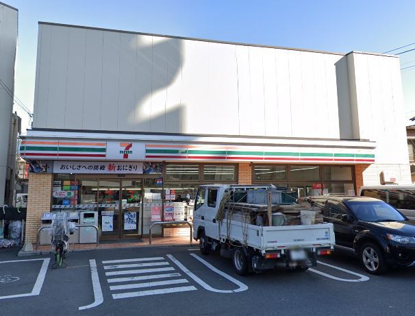 コンビニ　セブンイレブン（コンビニ）まで229m