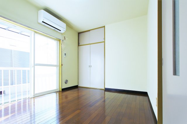 居室・リビング　参考写真（同物件別部屋）