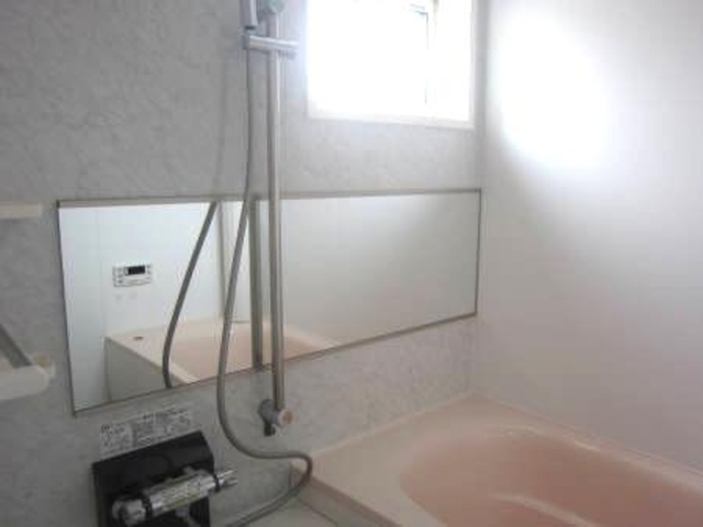 バス・シャワールーム　１坪タイプ浴室（小窓付）