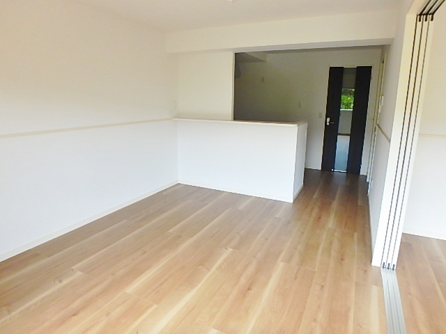 居室・リビング　同施工会社の参考写真になります。