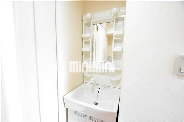 洗面設備　朝の準備に活躍な独立洗面台です