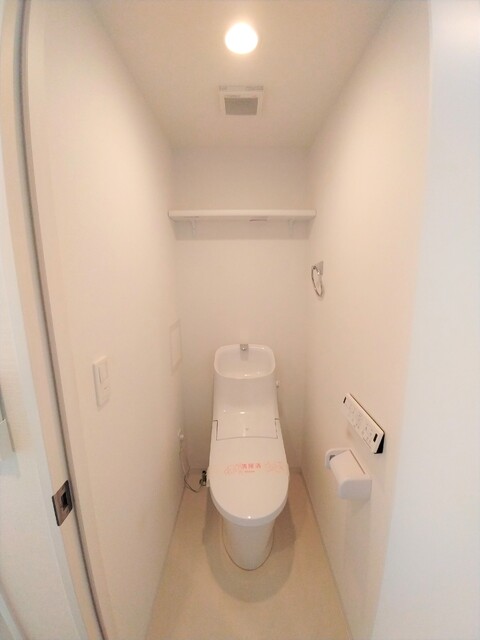 トイレ　温水洗浄便座付き