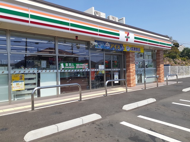 コンビニ　セブンイレブン（コンビニ）まで600m