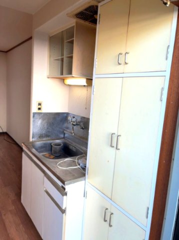 キッチン　クリーニング前の写真です