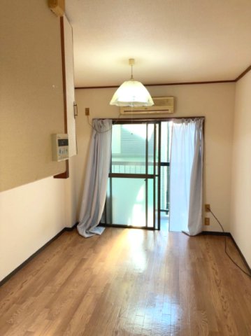 居室・リビング　クリーニング前の写真です