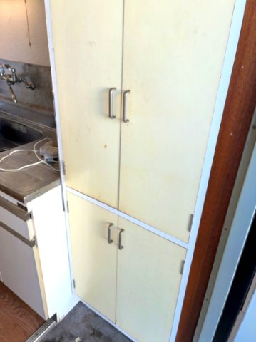 収納　クリーニング前の写真です