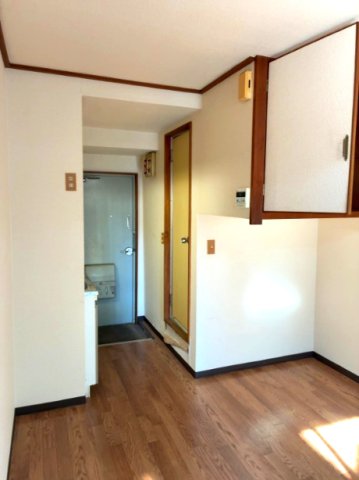 居室・リビング　クリーニング前の写真です