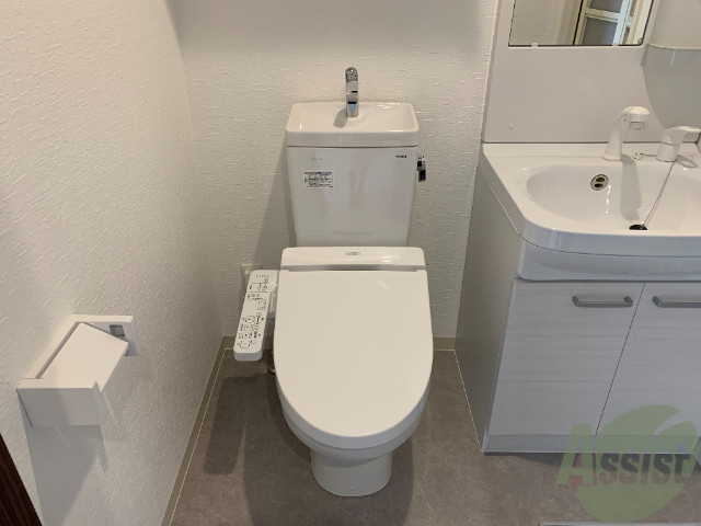 トイレ　ウォシュレットが付いているキレイなお手洗いです。