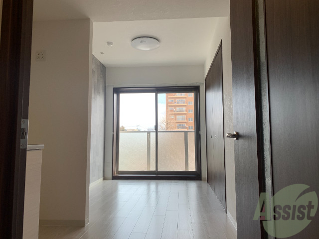 居室・リビング　白を基調とした清潔感のあるリビングはこちらになります。