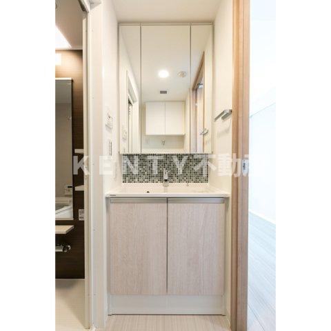 洗面設備　コンパクトで使いやすい洗面所