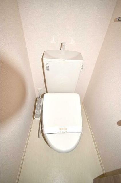 トイレ　ウォシュレット付きが嬉しいトイレ。