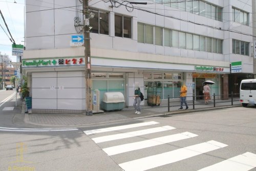 コンビニ　ファミリーマート 薬ヒグチ天神橋二丁目店（コンビニ）まで82m