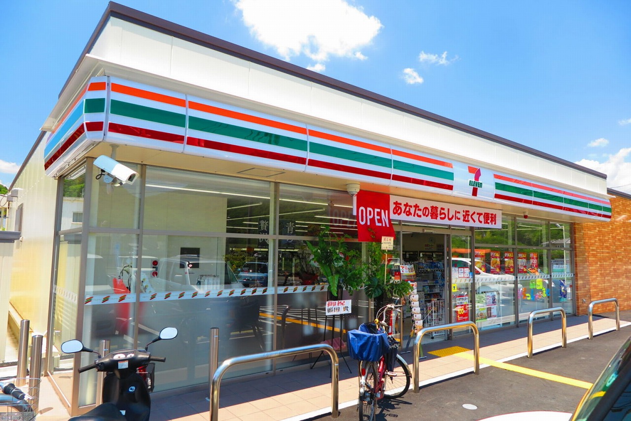 コンビニ　セブン-イレブン 龍野小宅北店（コンビニ）まで800m