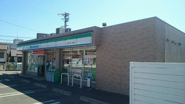 コンビニ　ファミリーマート（コンビニ）まで30m