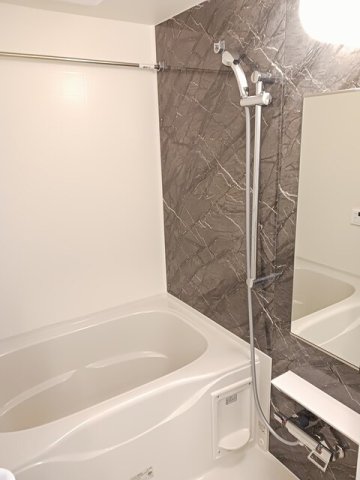 バス・シャワールーム　コンパクトで使いやすいお風呂です