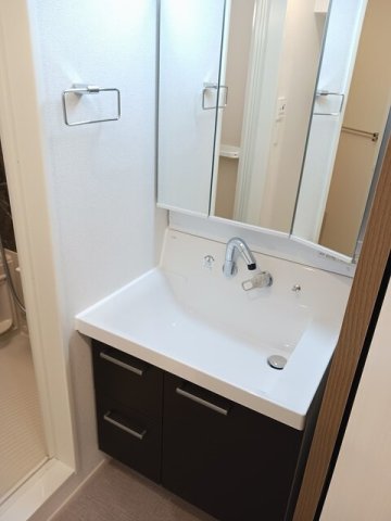 洗面設備　スペースが確保できる洗面所です