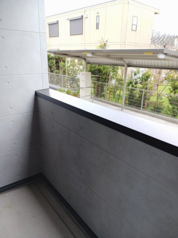 バルコニー　お洗濯にも便利なバルコニー付き