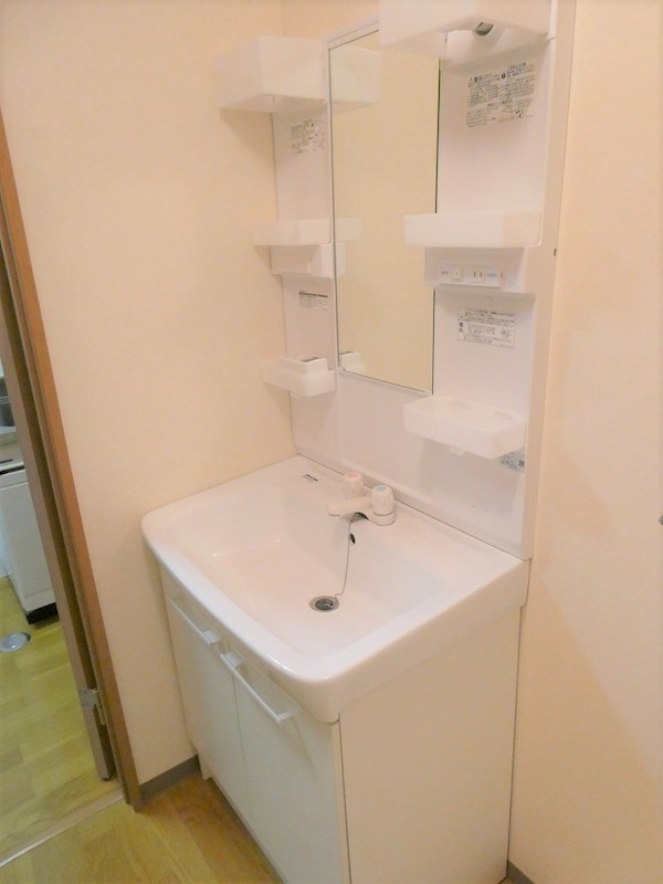 洗面設備　写真は201号室です（参考）