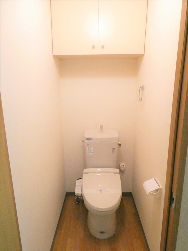 トイレ　写真は201号室です（参考）