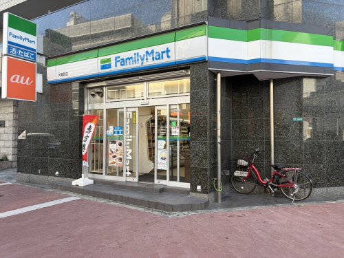 コンビニ　ファミリーマート　大国町店（コンビニ）まで218m