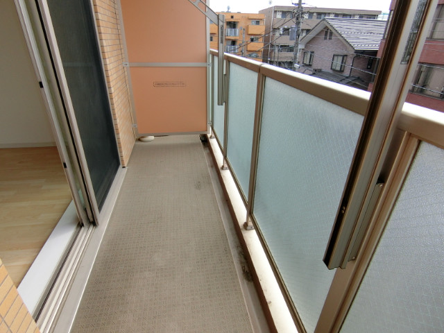 バルコニー　採光の取れるバルコニー