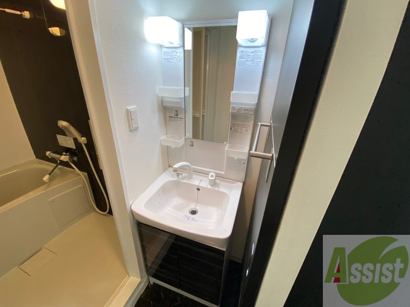 洗面設備　洗面台。身支度にはかかせないですよね～。