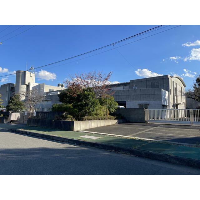 小学校　伊勢原市立石田小学校（小学校）まで1112m