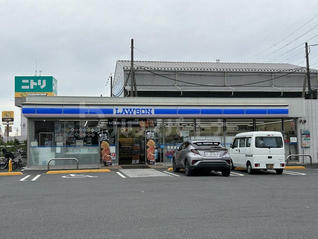 コンビニ　ローソンさいたま三橋六丁目店（コンビニ）まで240m