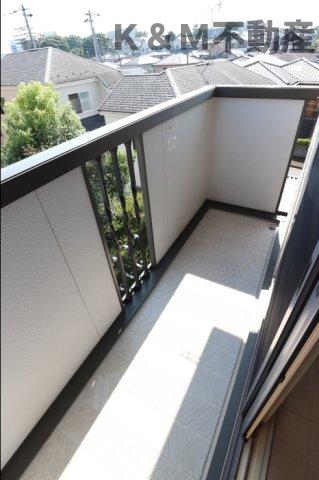 バルコニー　バルコニーからの眺めを楽しみながら食事をしませんか