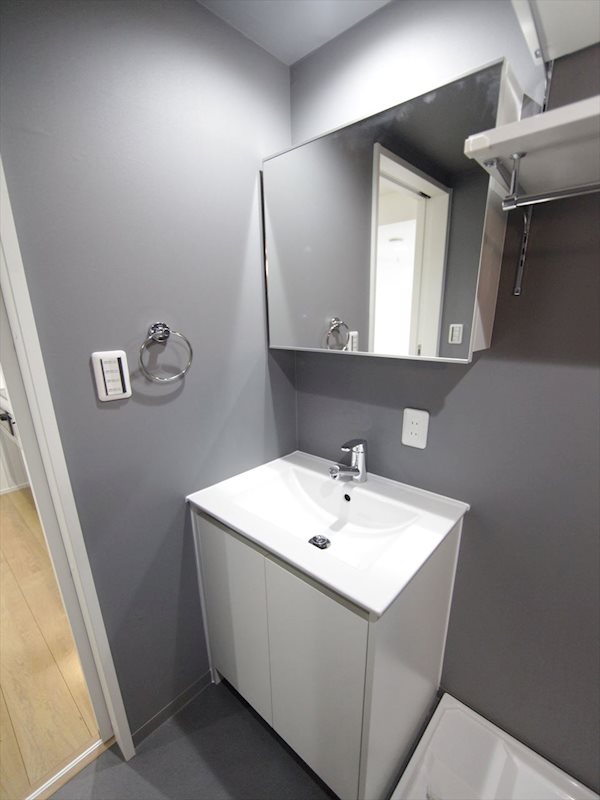 洗面設備　脱衣所　独立洗面台（シャンプードレッサー付）