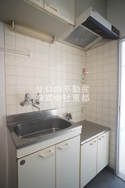 キッチン　キッチンは収納付なので、調理器具など必要な物を収納できます☆