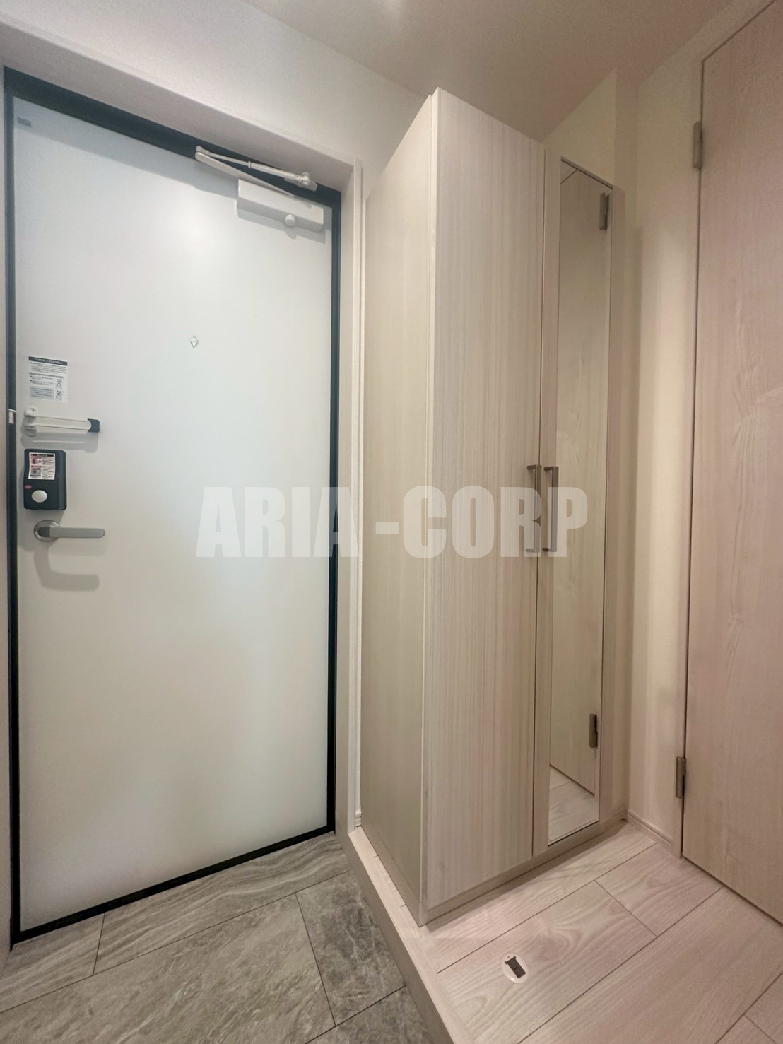 玄関　たくさん入る大型シューズBOXです♪