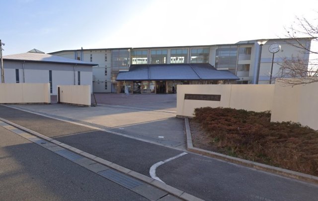 中学校　枚方市立第三中学校（中学校）まで969m