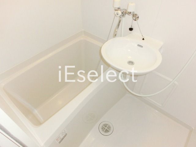 バス・シャワールーム　浴室乾燥機付きのお風呂です。