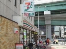 コンビニ　セブンイレブン名古屋尾頭橋店（コンビニ）まで216m