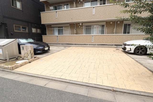 駐車場　駐車場